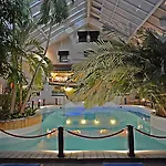 Tropical מלון 4*